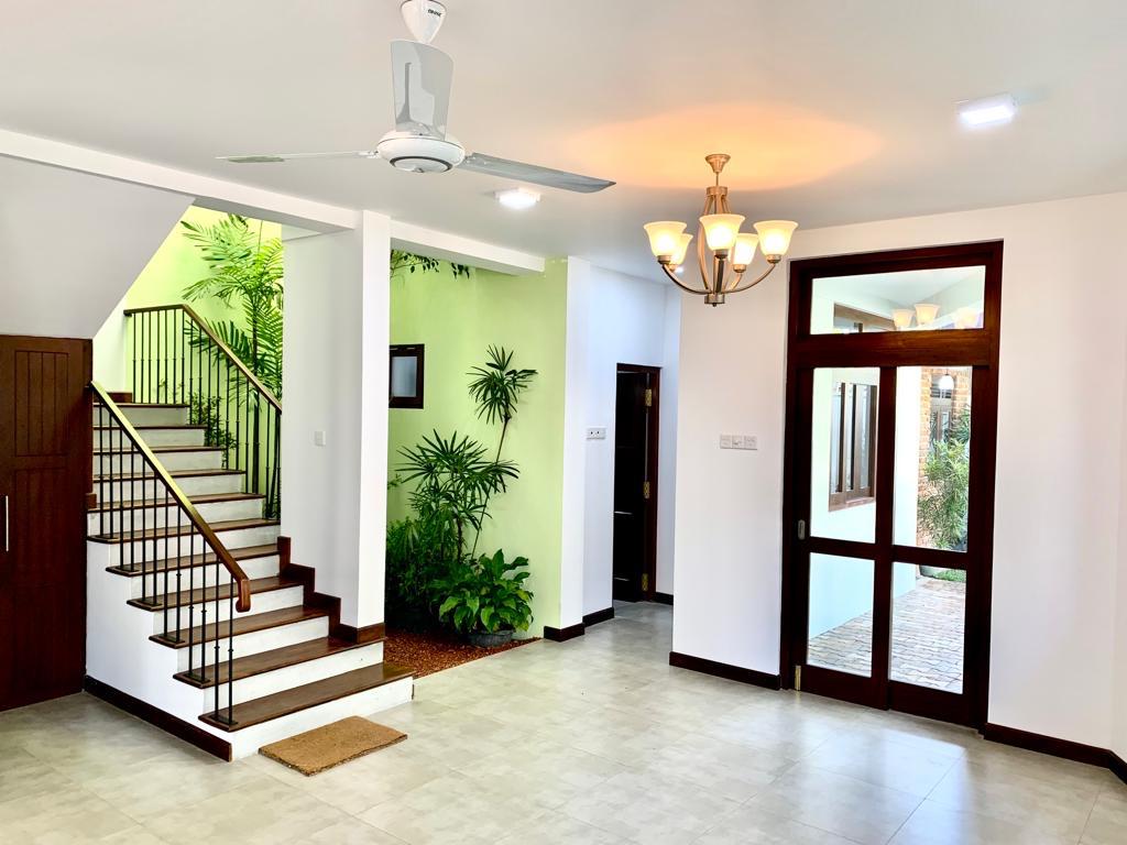 3-Storied House for Rent in Hokandara Road, Thalawatugoda.