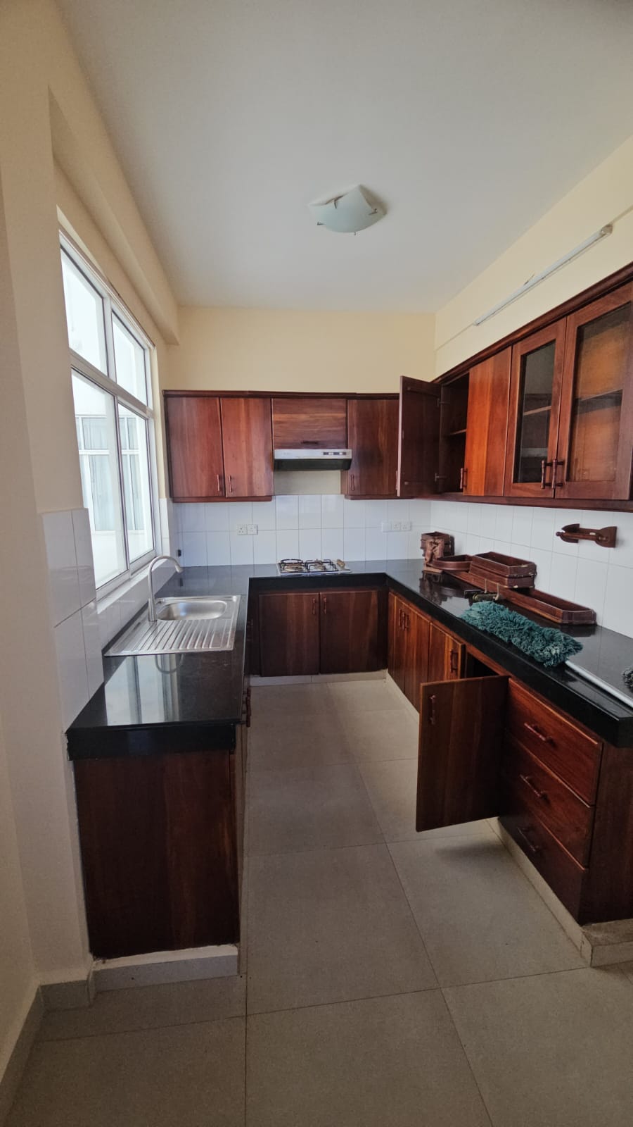 Apartment for Rent in Bambalapitiya, Colombo 4.