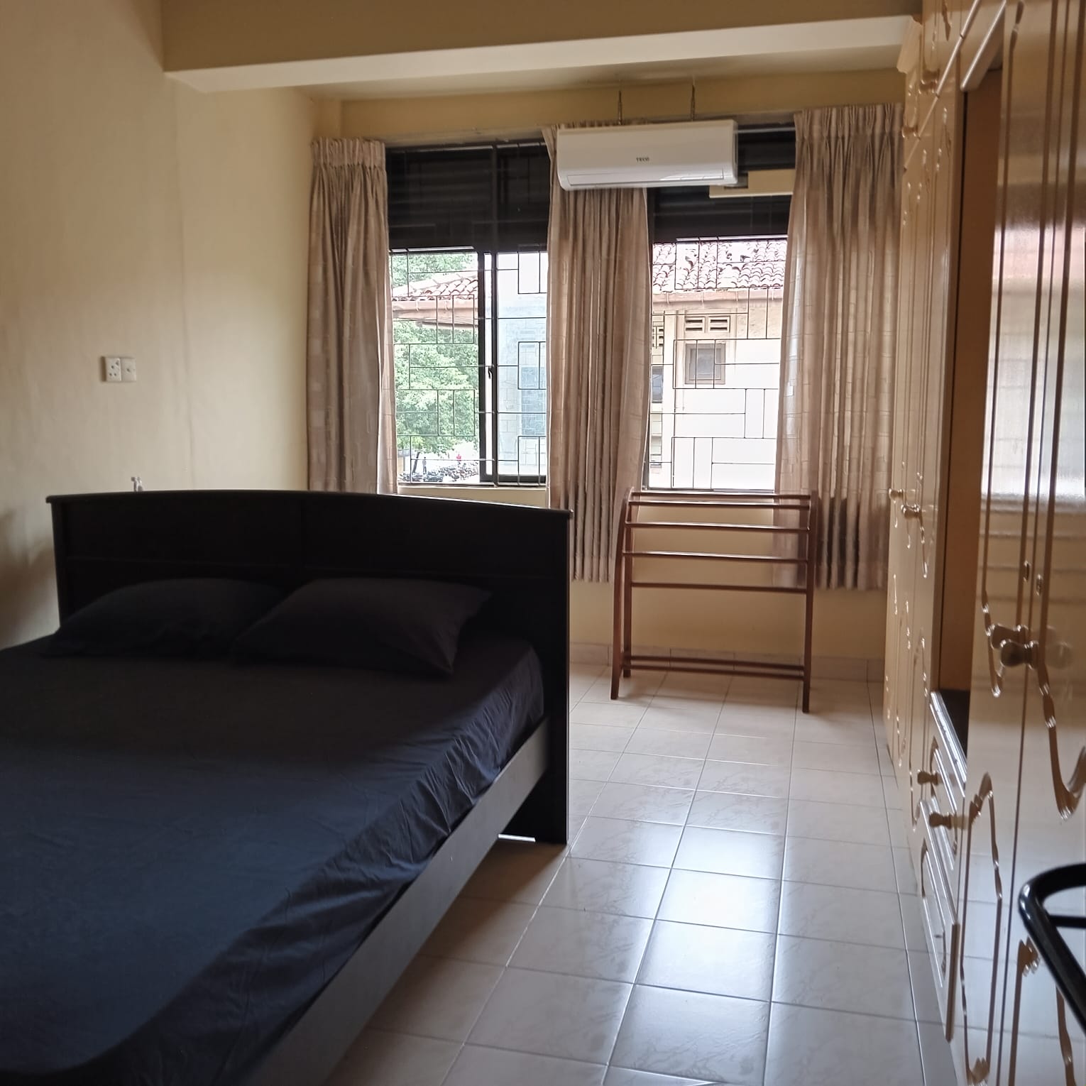 Fully Furnished Apartment for Rent in Elvitigala Mawatha, Colombo 8.